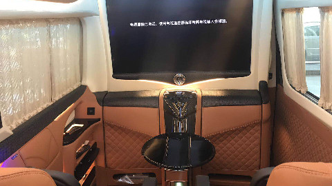 哇卡卡!这个奔驰斯宾特9座@55寸曲屏款!真的大空间大享受!